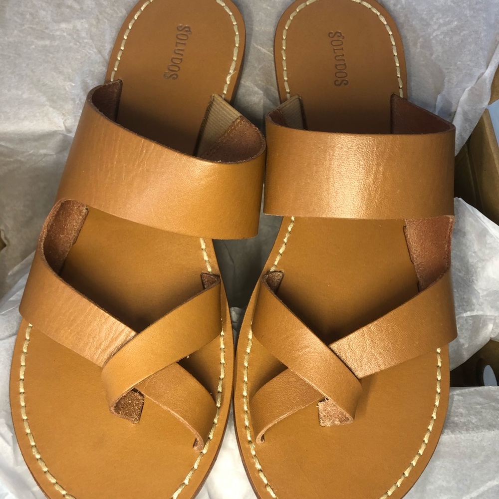 Barely worn beige SOLUDOS sandals - sz 9